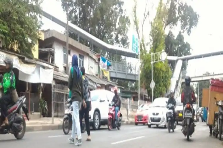 Menyeberang Sembarangan Sering Jadi Biang Kerok Kecelakaan Motor, Begini Saran Ahli Safety Riding