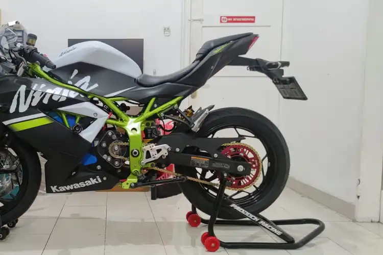 Anti Bensin Modifikasi Motor Kawasaki Ninja 250 SL Konversi Ke Listrik Plus Tampil Hedon