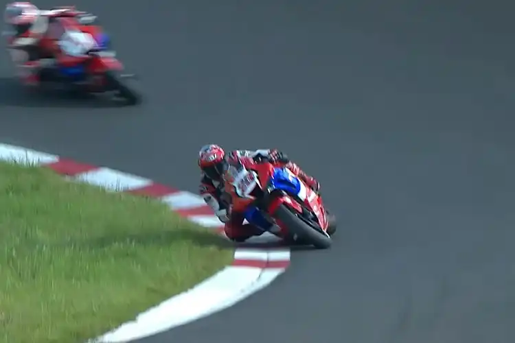 Pembalap Indonesia Andi Gilang Bikin Sejarah di Race 2 ASB1000 ARRC Jepang 2023