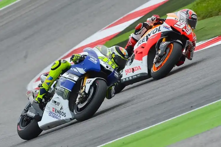 Marc Marquez Suka Menangis Jika Kalah Main Game dan Meniru Gaya Valentino Rossi