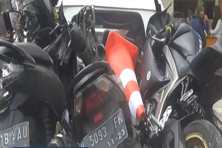 Honda BeAT Dan Motor Lain Ambruk Dihantam Mobil Xpander Di Malang, Begini Kondisi Korban