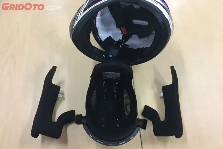 Cuma Modal Seribu Rupiah Bikin Helm Wangi dan Tidak Bikin Eneg Saat Dipakai Bro