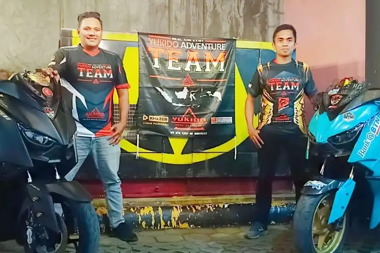 2 Bikers Yamaha XMAX Sulawesi Turing Arungi Sumatera Demi Titik Nol