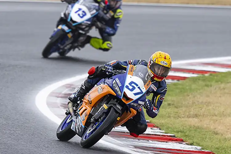Mantul Penampilan Kakak Adik Pembalap Indonesia Di WorldSSP300 Rep. Ceko 2023 , 7 Besar Di Latihan Jumat