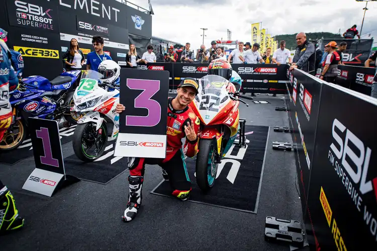Motor Cina Mulai Kasih Perlawanan ke Motor Jepang dan Eropa, Aldi Satya Mahendra Menang di World Supersport 300