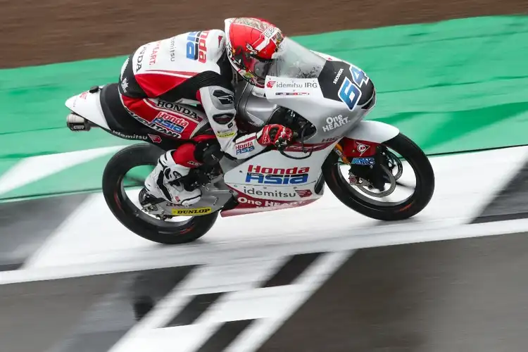 Hasil Race Moto3 Inggris 2023: Mario Aji Kesulitan, David Alonso Unjuk Gigi