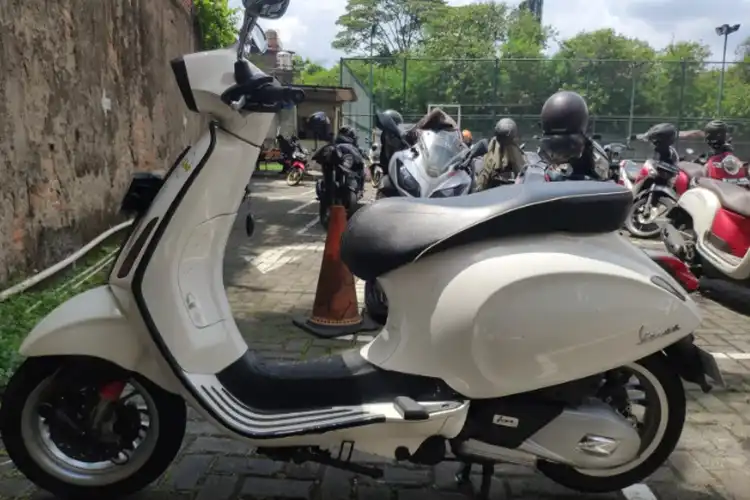 Warga Bekasi Merapat, Bayar Uang Jaminan Rp 4 Jutaan Vespa Sprint 150 Bisa Dibawa Pulang 