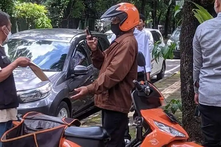 Modifikasi Motor Pak Pos Ini Simpel Tapi Bikin Netizen Penasaran