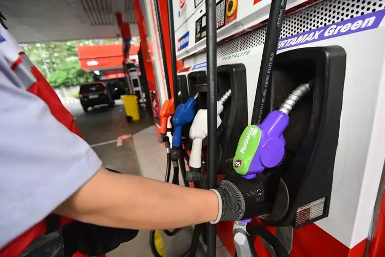 Bandingkan Harga Bensin Pertamina Dengan Yang Lain Per 1 November 2023