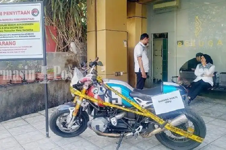 Moge BMW R NineT Spesial Dibungkus Garis Polisi, Diduga Milik Fredy Pratama Bandar Narkoba Kelas Kakap