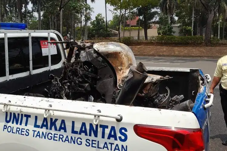 Diduga Adu Banteng, Moge Ratusan Juta Terbakar Usai Hantam Honda BeAT di BSD