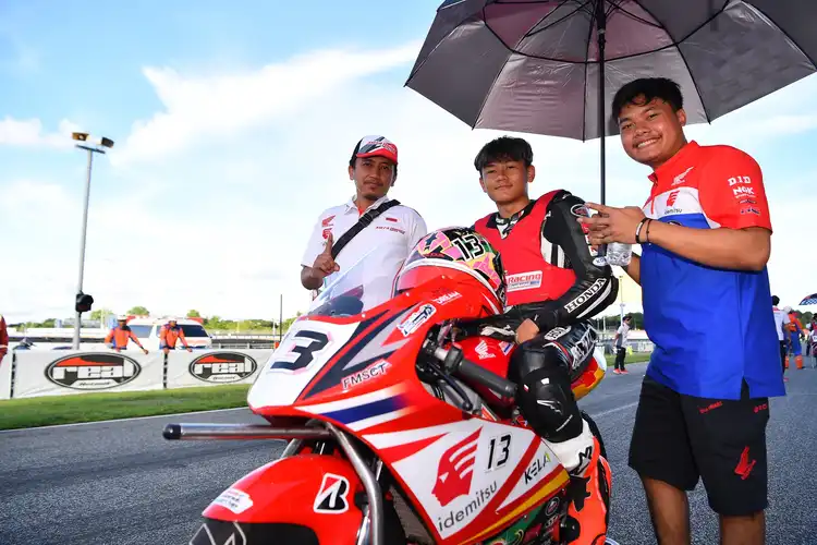 Bocah Ciamis Decksa Almer Jadi Juara Umum Balap Motor Thailand Talent Cup 2023