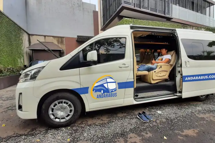 Punya Banyak Keunggulan, Hiace Premio Menjadi Pilihan Utama Kategori Mobil Van