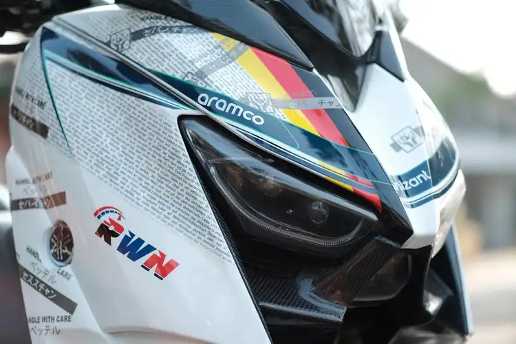 Mesin dan Powernya Ngeri, Modifikasi Motor Yamaha XMAX Motif Perpaduan Helm Mantan Pembalap F1