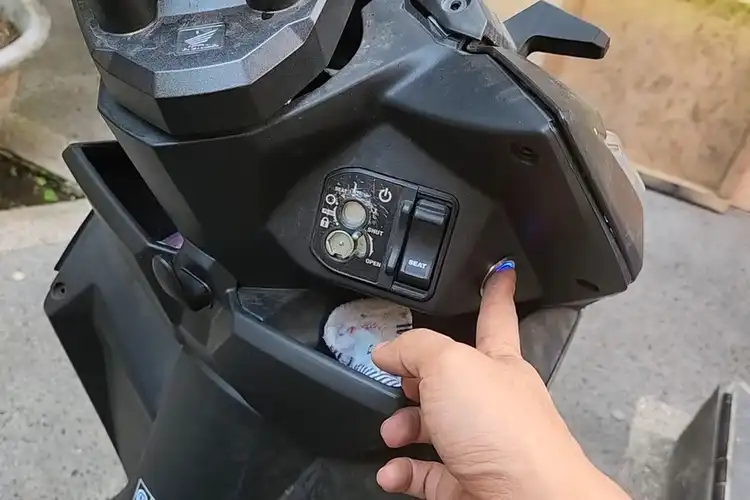 Modifikasi Pasang Sensor Sidik Jari Untuk Menyalakan Motor Tanpa Remote Bikin Maling Motor Makin Susah Beraksi