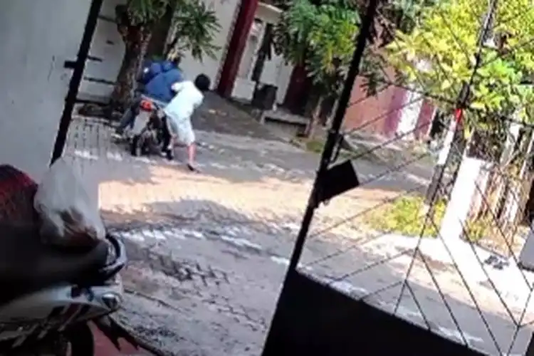 Gawat Jambret Bermotor Beraksi di Jalan Sempit di Semarang, Emak-emak Sampai Terseret Motor Pelaku