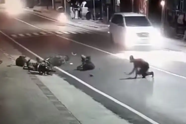 Duarrr Adu Banteng Motor Yamaha R15 Lawan Sepeda di Jember, Dua Pelajar Terkapar Luka di Kepala