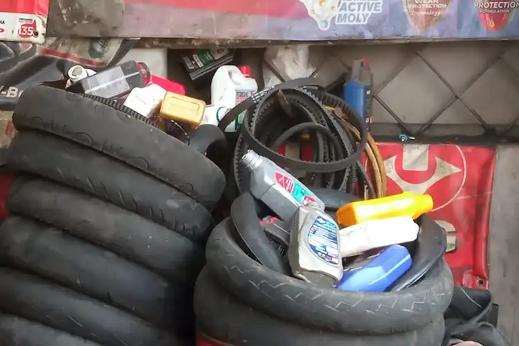 Mekanik Bengkel Jujur di Bekasi Ungkap Harga Botol Oli Bekas, Sengaja Dibolongin Harga Langsung Turun