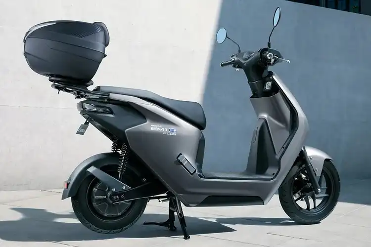 Cukup Pasang Box Modifikasi Motor Listrik Honda EM1 e: Plus Tampil Ala Urban Style