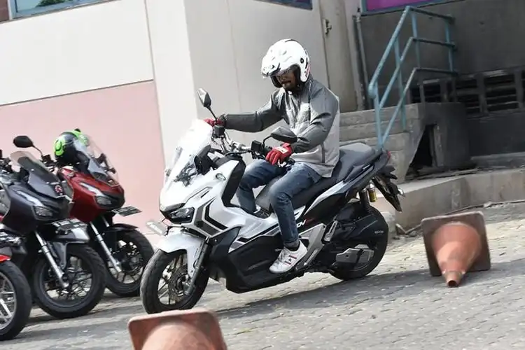 Ban Motor Oleng Saat Nikung Waspada Spare Part Ini Rusak Buruan Cek