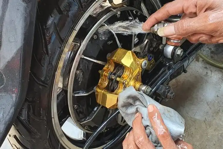 Motor Listrik Kotor Setelah Hujan Jangan Disemprot Air Kencang, Ini Alasannya