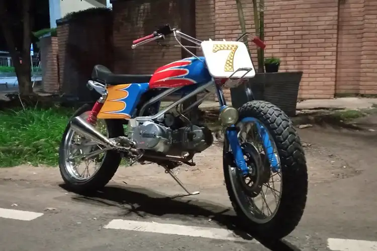 Modifikasi Motor Flat Tracker Kawin Silang Honda Karisma dan Win, Siap Diajak Main Tanah
