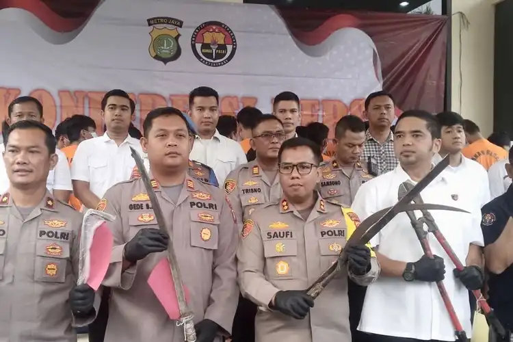 Begal di Bekasi Rampas Motor Punya Lansia, Langsung Nangis Diringkus Polisi