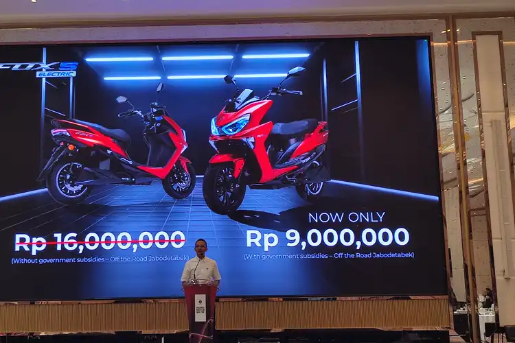 Cuma Rp 9 Jutaan Motor Listrik Murah Polytron Fox-S Siap Dibeli di IIMS 2024