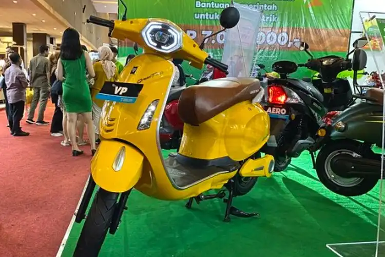 Kejutan IIMS 2024 Motor Listrik Murah Green Tech VP Mirip Vespa Garansi Rangka 10 Tahun Jarak Tempuh 100 Km