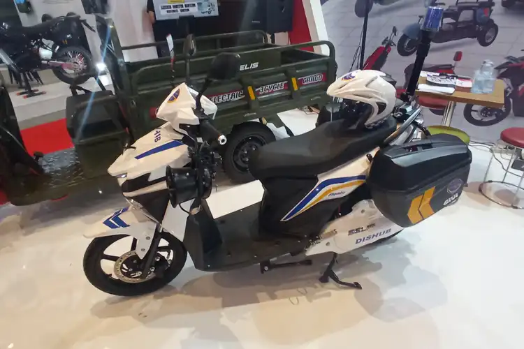 Motor Listrik Selis Untuk Petugas Dishub Bisa Dibeli Umum di IIMS 2024, Lengkap dengan Sirine dan Lampu Strobo