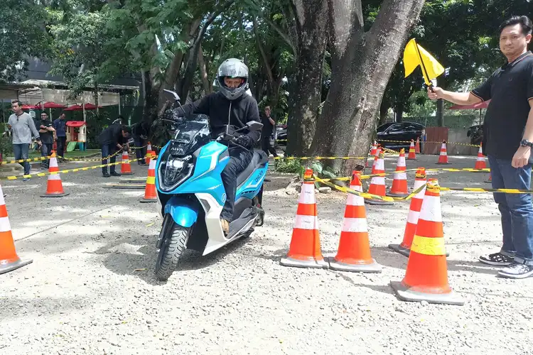 Motor Listrik Makin Kencang Kenapa Belum Pakai Rem ABS? Alva Kasih Penjelasan