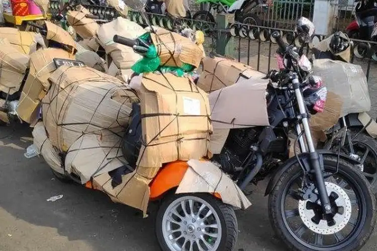 Motor Listrik Dilarang Dikirim Pakai Kereta Api, Dipaketin di Dalam Bus Bisa?
