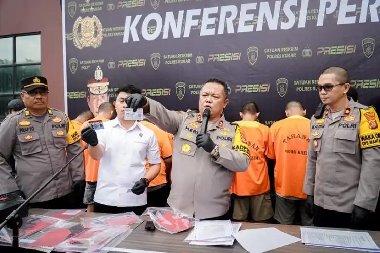 Modal Alat Ini Bikin SIM Palsu Harga Bisa Sampai Rp 1,2 Juta Kapolres Kukar Ungkap Ciri-cirinya