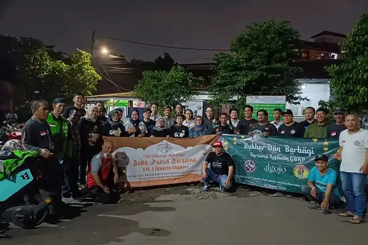 Salut, YVC-I Jakarta Chapter Bukber dan Bagi-bagi Takjil kepada Pemotor di Jalan