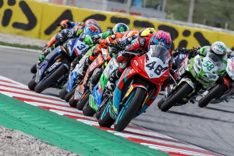 Motor Cina Gagah dan Berani Raih Podium Perdana di Balap Dunia World Supersport 300 Aldi Satya Mahendra Pimpin Klasemen