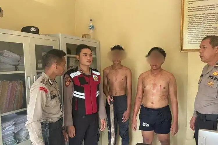 Warga Melawan Geng Motor di Medan Pelaku Dipukuli Motornya Dibakar