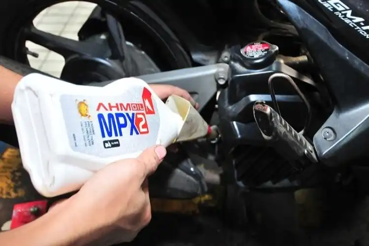 Pemakaian Oli Mesin Motor Bisa Lebih dari 4.000 Km Tapi Disarankan Ganti Setiap 1.500 Km Ini Alasannya