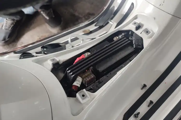 Cek Aki Motor Vespa Matic Setelah Ditinggal Libur Lebaran Ini Sebabnya