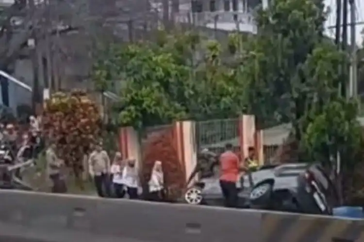 Ngeri Toyota Calya Tabrak lima Motor di Semarang Korban Bergelimpangan di Aspal