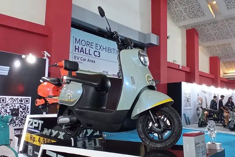 Enak Banget, Motor Listrik Paling Murah di PEVS 2024 Dapat Garansi Dinamo, Rangka dan Baterai Segini Lamanya