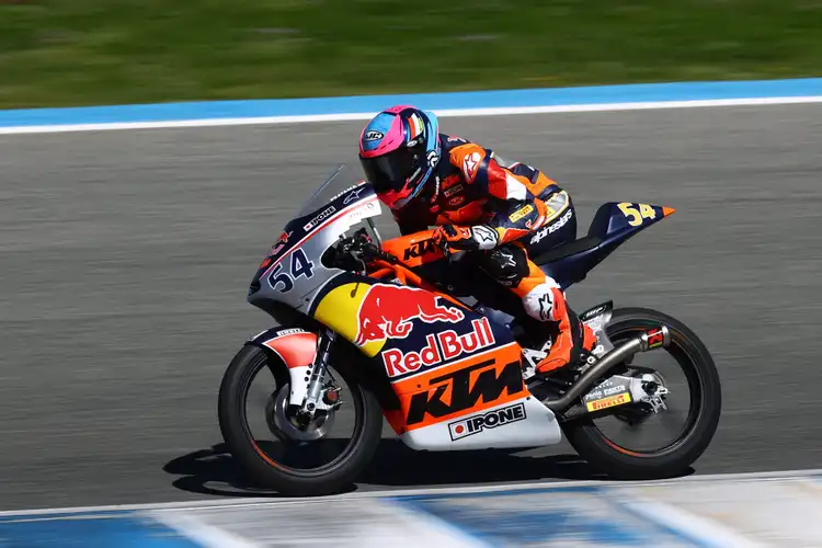 Bukti Veda Ega Pratama Tidak Takut Lawan Berpengalaman di Red Bull Rookies Cup 2024, Meskipun Debutan