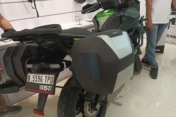Shad Kenalkan Boks Motor yang Bisa Melar Muat Helm Full Face