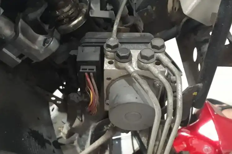 Servis ABS Yamaha NMAX Rusak di Motor yang Berumur Ada Dua Solusi Segini Estimasi Biaya yang Disiapkan