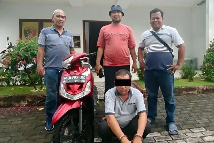 Sudah Tahu Yamaha Mio Hasil Curian Malah Dipakai Anak Sekolah Seorang Ayah di Gresik Ditangkap Polisi
