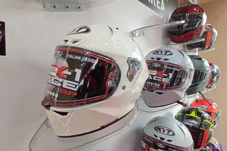Helm Baru KYT Untuk Balap Dijual di PRJ Kemayoran Mulai Rp 7 Jutaan Ada Bonus