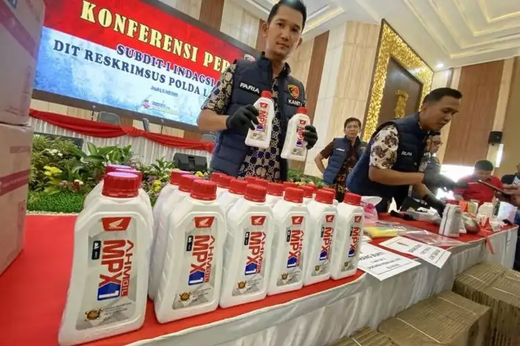 Oli Palsu AHM MPX 1 Dibuat dari Pelumas Bekas, Botol dan Stiker Mirip Asli Ini Fakta Lainnya