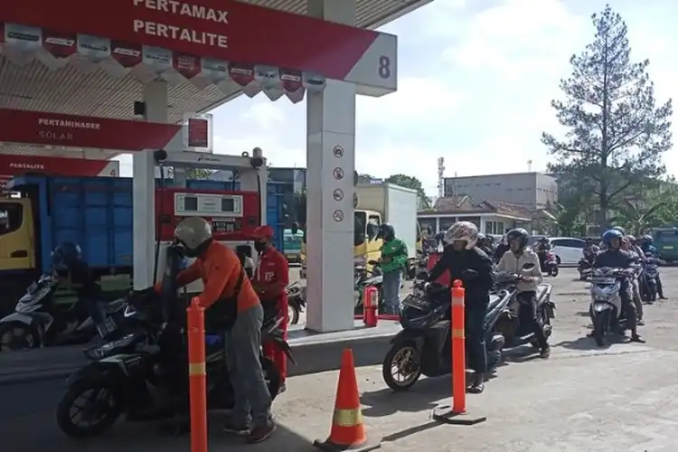 Sempat Bikin Heboh Luhut Binsar Pastikan Harga Pertalite Enggak Ada Kenaikan
