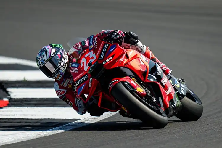 Hasil Sprint MotoGP Inggris 2024, Enea Bastianini Menang, Dua Juara Dunia Crash
