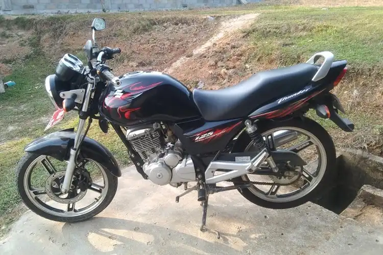 Motor Murah Suzuki Thunder Favorit Warung Madura Kondisi Mulus Dijual Mulai Rp 700 Ribuan