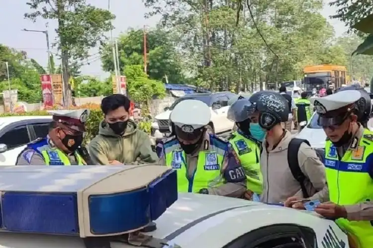 Tilang Sistem Poin Berlaku Tahun Ini, Pemotor Tidak Bisa Memperpanjang SIM